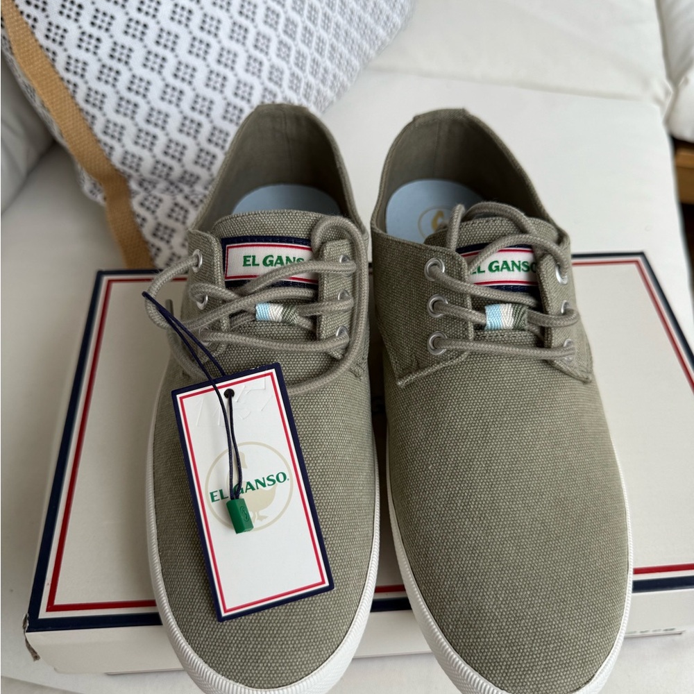 Green Slip-On Sneakers with Cushioned Collar and Minimalist Design